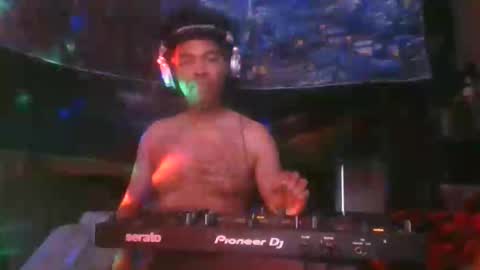 fadeyisteven32 online show from June 9, 2026, 6:52 pm