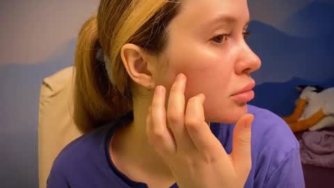 Ilona online show from September 29, 2025, 7:46 am