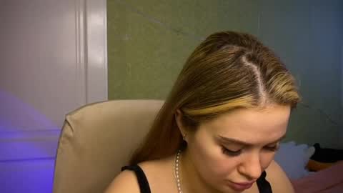 Snapshot of fairyilona chatting on April 4, 2026, 8:01 am Ilona online show from April 4, 2026, 8:01 am