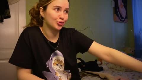 Snapshot of fairyilona chatting on May 17, 2026, 9:49 am Ilona online show from May 17, 2026, 9:49 am