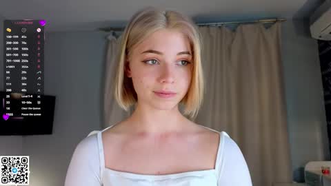 Snapshot of falinegelling chatting on March 9, 2025, 1:37 pm Emilia online show from March 9, 2025, 1:37 pm