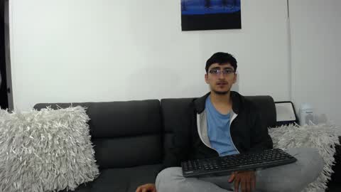 Snapshot of fallgays chatting on December 2, 2024, 1:47 am FallGays online show from December 2, 2024, 1:47 am