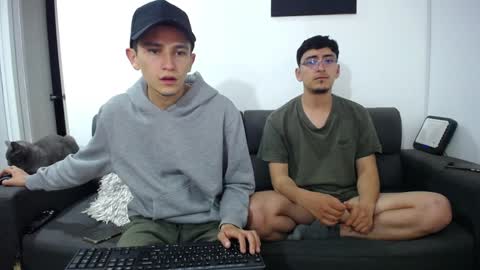 Snapshot of fallgays chatting on December 19, 2024, 4:56 am FallGays online show from December 19, 2024, 4:56 am