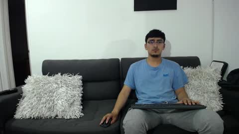 Snapshot of fallgays chatting on December 31, 2024, 1:04 am FallGays online show from December 31, 2024, 1:04 am