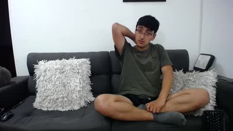 Snapshot of fallgays chatting on January 7, 2025, 2:10 am FallGays online show from January 7, 2025, 2:10 am