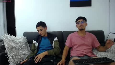 Snapshot of fallgays chatting on February 15, 2025, 1:42 am FallGays online show from February 15, 2025, 1:42 am