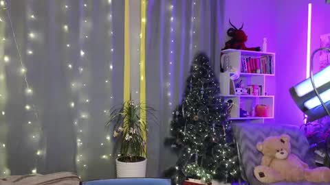 fancymeee online show from December 15, 2024, 7:10 pm