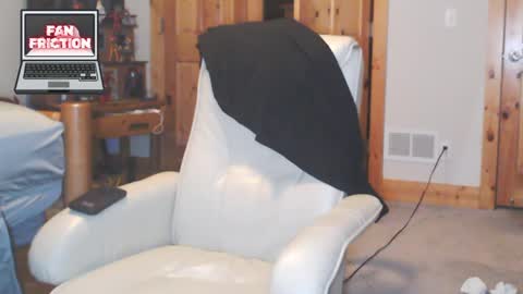 Snapshot of fanfriction chatting on February 21, 2025, 11:10 pm Fan Friction online show from February 21, 2025, 11:10 pm