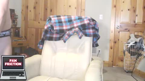 Snapshot of fanfriction chatting on February 27, 2025, 5:24 am Fan Friction online show from February 27, 2025, 5:24 am