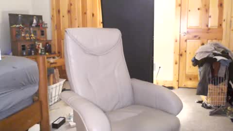 Snapshot of fanfriction chatting on March 5, 2025, 1:28 pm Fan Friction online show from March 5, 2025, 1:28 pm