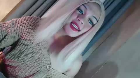 Snapshot of fantasticcock69_daniella chatting on February 25, 2026, 5:39 am DANIELLA - DONT FORGET TO GIVE ME A THUMBSU UP online show from February 25, 2026, 5:39 am