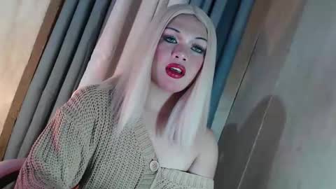 DANIELLA - DONT FORGET TO GIVE ME A THUMBSU UP online show from March 18, 2026, 4:26 am