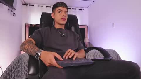 Snapshot of farid_jake_ chatting on February 18, 2025, 8:03 pm farid_jake_ online show from February 18, 2025, 8:03 pm