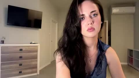 Mia online show from June 23, 2026, 3:10 pm