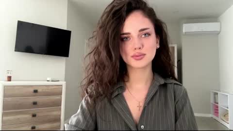 Mia online show from June 27, 2026, 9:03 am