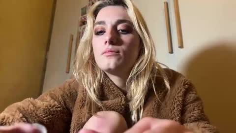 Gattino online show from November 9, 2025, 2:43 am