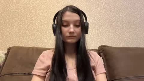 Aurora 18yo online show from February 4, 2026, 9:59 am