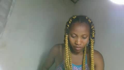 fayence09 online show from October 2, 2025, 2:35 pm