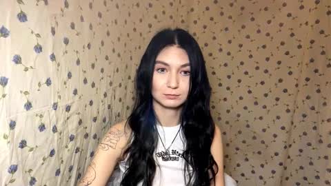 Lola online show from March 12, 2026, 7:42 pm