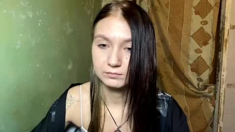 Lola online show from April 16, 2026, 8:53 pm