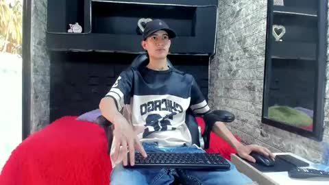 felipe fiire online show from May 1, 2026, 1:59 pm