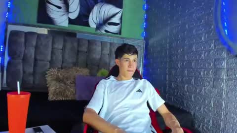felipe fiire online show from June 14, 2026, 7:49 pm