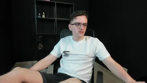 Snapshot of felixstark chatting on May 8, 2026, 5:02 am FelixStark online show from May 8, 2026, 5:02 am