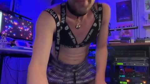 Snapshot of femboy_fangs chatting on October 31, 2025, 3:07 am femboyfangs online show from October 31, 2025, 3:07 am