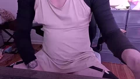 Snapshot of femme_mystique chatting on November 6, 2025, 9:10 am femme_mystique online show from November 6, 2025, 9:10 am