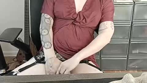 Snapshot of femme_mystique chatting on November 11, 2025, 6:41 pm femme_mystique online show from November 11, 2025, 6:41 pm