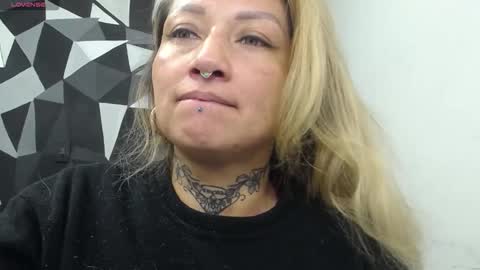 Snapshot of fenix_purple chatting on October 26, 2025, 1:00 am FENIX online show from October 26, 2025, 1:00 am