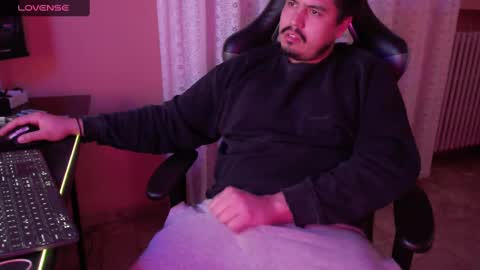 Snapshot of fernan_reds chatting on February 28, 2025, 9:23 pm Fernan online show from February 28, 2025, 9:23 pm