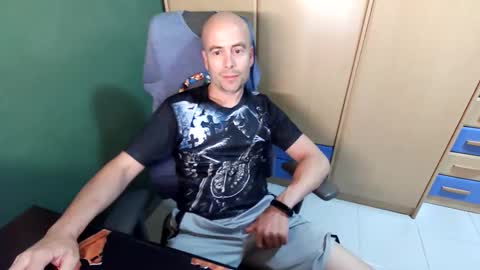 fernandez83 online show from May 23, 2026, 9:19 pm