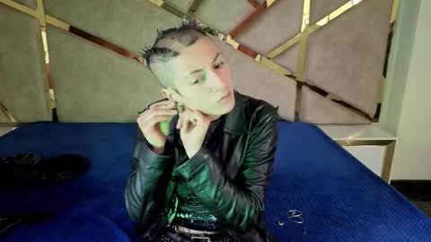   online show from December 2, 2025, 12:54 pm