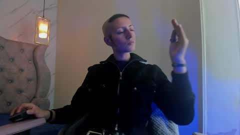   online show from April 18, 2026, 7:40 pm