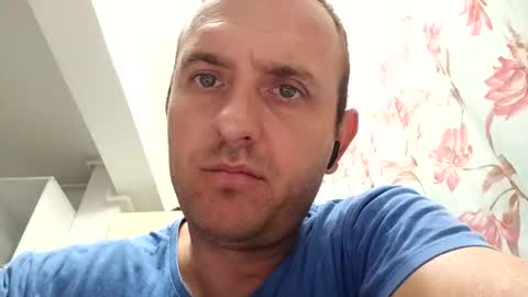 Snapshot of figonik chatting on October 2, 2025, 5:03 am Nick online show from October 2, 2025, 5:03 am