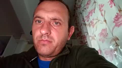 Snapshot of figonik chatting on October 3, 2025, 5:04 am Nick online show from October 3, 2025, 5:04 am