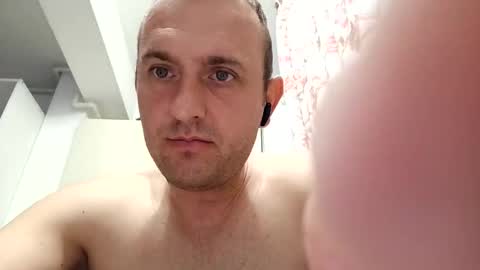 Snapshot of figonik chatting on October 29, 2025, 5:42 am Nick online show from October 29, 2025, 5:42 am