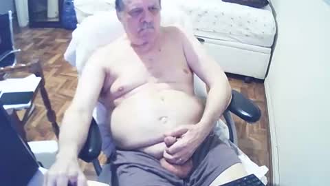 Snapshot of filhober chatting on January 1, 2025, 1:15 am filhober online show from January 1, 2025, 1:15 am