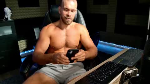 Snapshot of finch93 chatting on September 14, 2025, 3:44 pm Nick online show from September 14, 2025, 3:44 pm