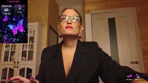 Snapshot of findom_lady_shine chatting on September 12, 2025, 7:03 pm Lady online show from September 12, 2025, 7:03 pm