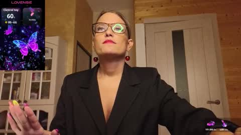 Snapshot of findom_lady_shine chatting on September 14, 2025, 2:49 pm Lady online show from September 14, 2025, 2:49 pm