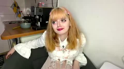 Snapshot of finny_lofi chatting on July 15, 2026, 3:50 pm finny_lofi online show from July 15, 2026, 3:50 pm