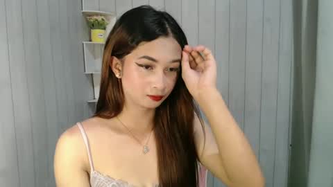 fionaraya online show from February 26, 2025, 11:30 am