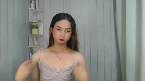 fionaraya online show from March 5, 2025, 8:10 am