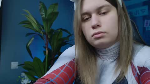 fiora online show from January 7, 2025, 8:03 am