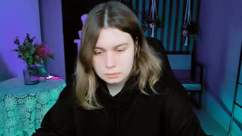 fiora online show from January 25, 2025, 5:07 am