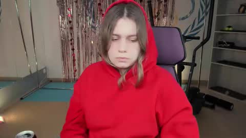 fiora online show from February 21, 2025, 2:48 pm