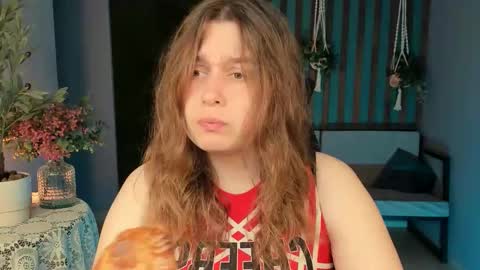 fiora online show from September 29, 2025, 5:23 am