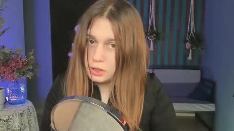 fiora online show from October 5, 2025, 5:50 am